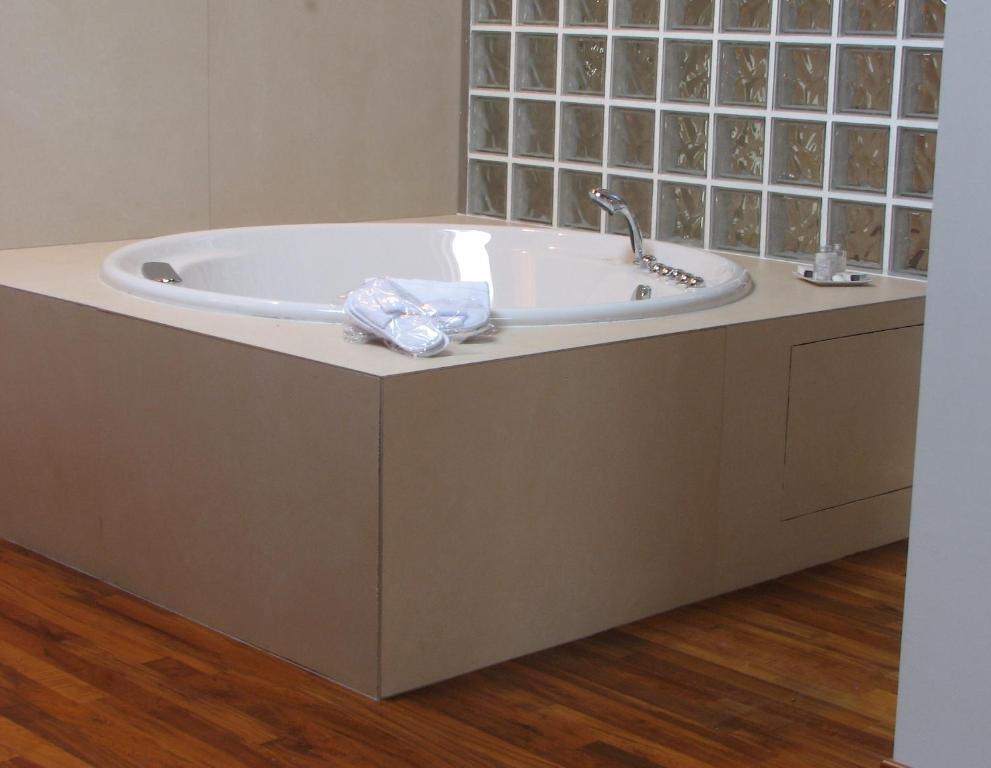 Parizzi Suites & Restaurant Parma Habitación foto