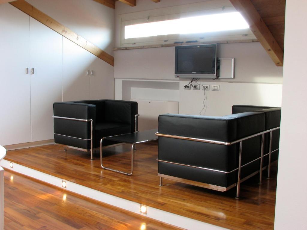 Parizzi Suites & Restaurant Parma Habitación foto