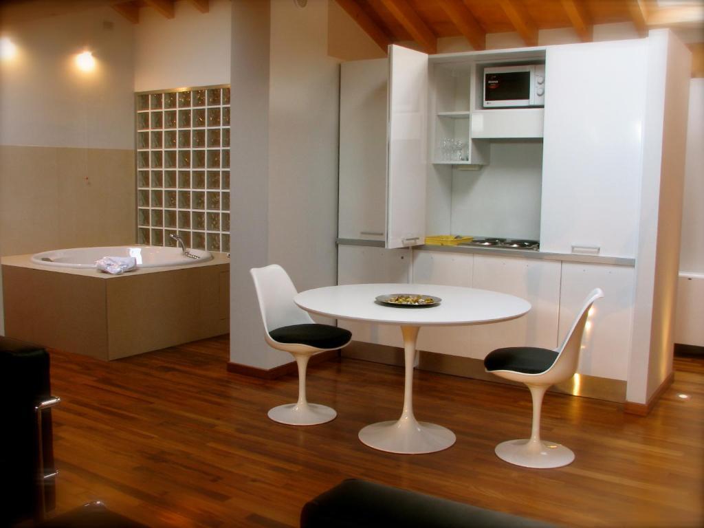 Parizzi Suites & Restaurant Parma Habitación foto
