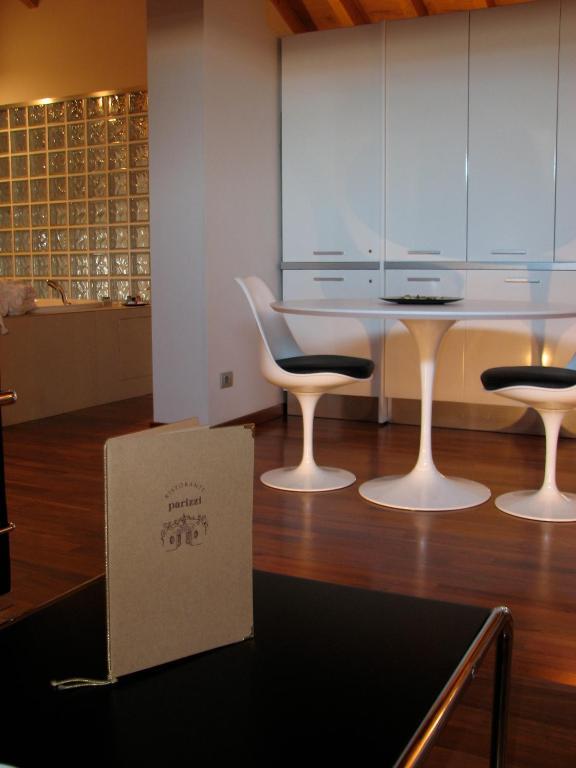 Parizzi Suites & Restaurant Parma Habitación foto