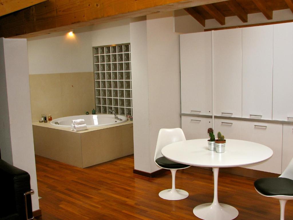 Parizzi Suites & Restaurant Parma Habitación foto