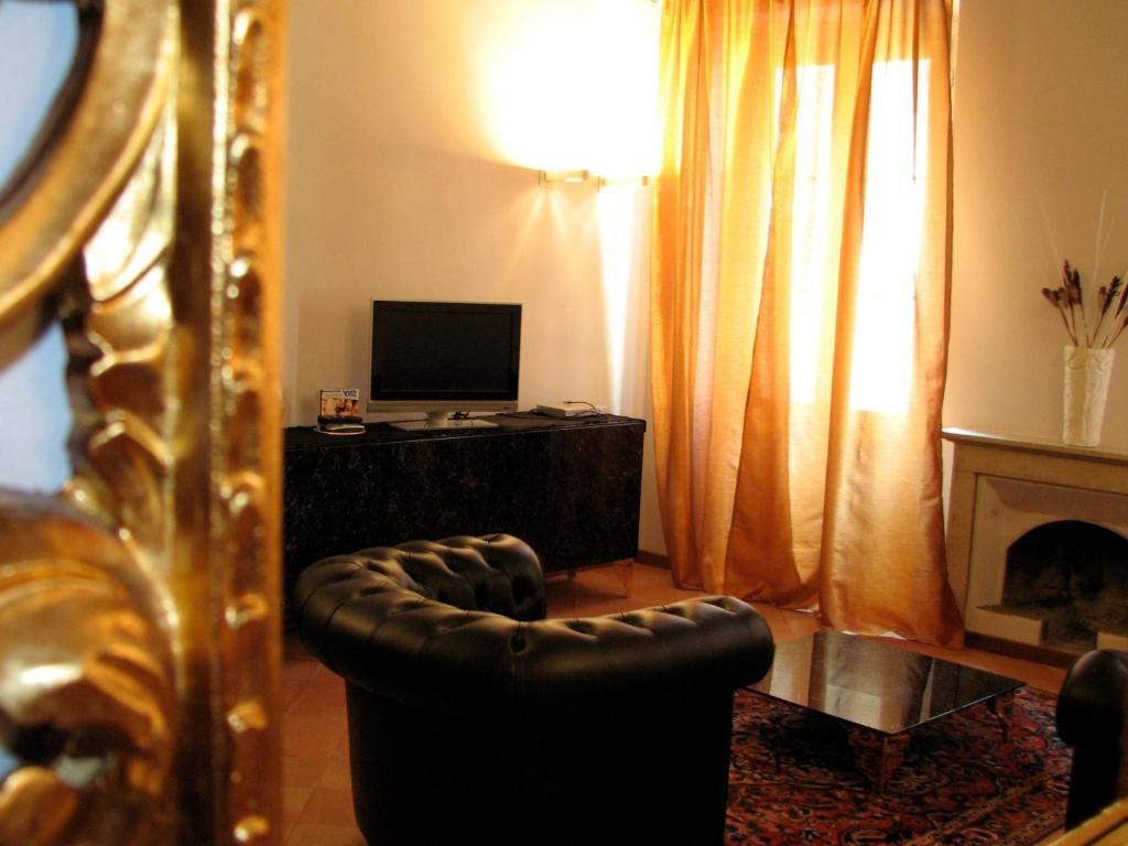 Parizzi Suites & Restaurant Parma Habitación foto